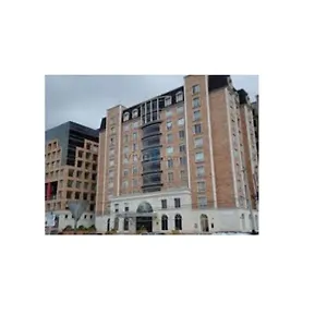 Apartamento Edificio Parque Real Habitación Con Baño Privado, Quito